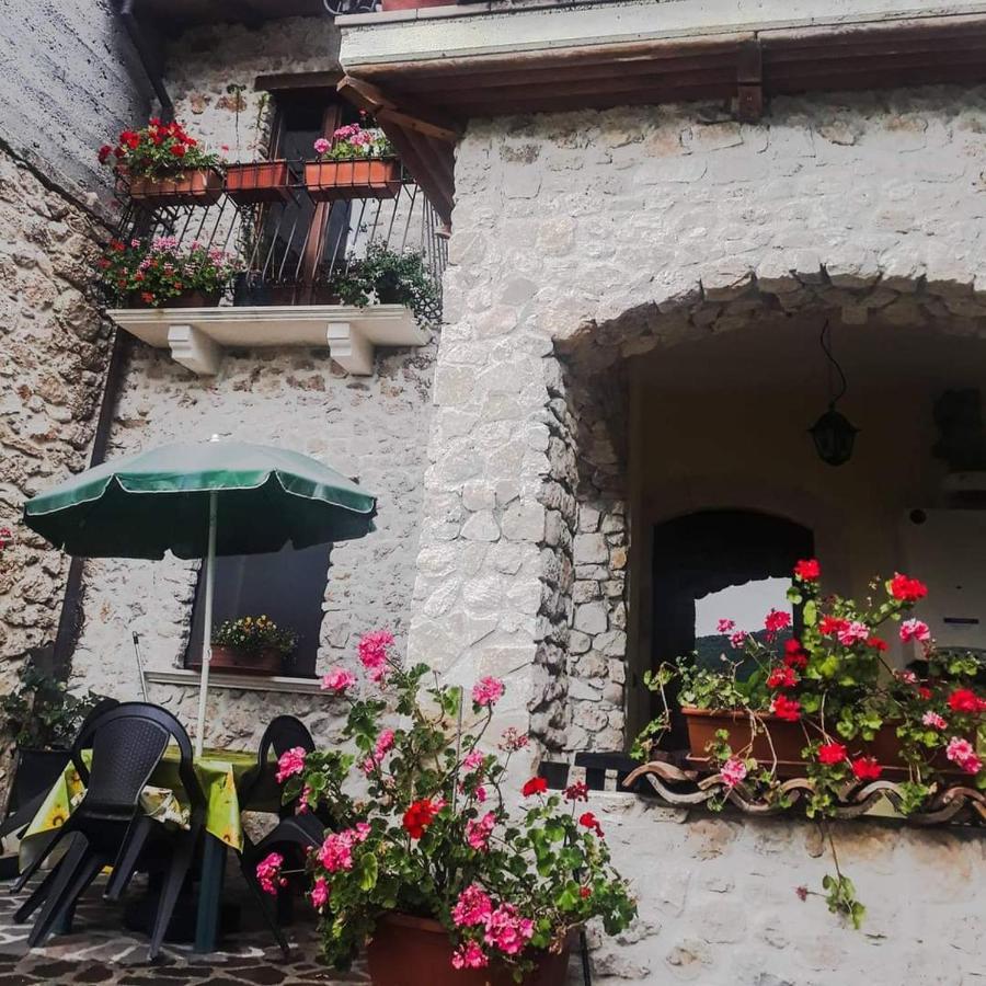 Notti Magiche Acomodação com café da manhã Castelvecchio Calvisio Exterior foto